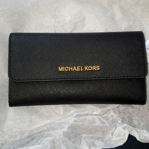 NWT Michael Kors Lg Trifold Wallet (make an offer)